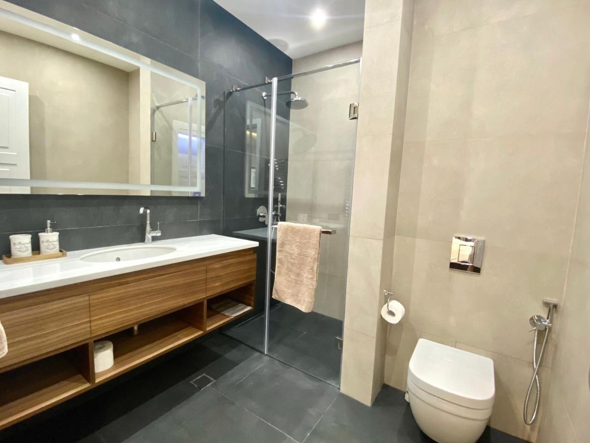 Heart Of Yerevan - City Center Luxury Apartments Buitenkant foto