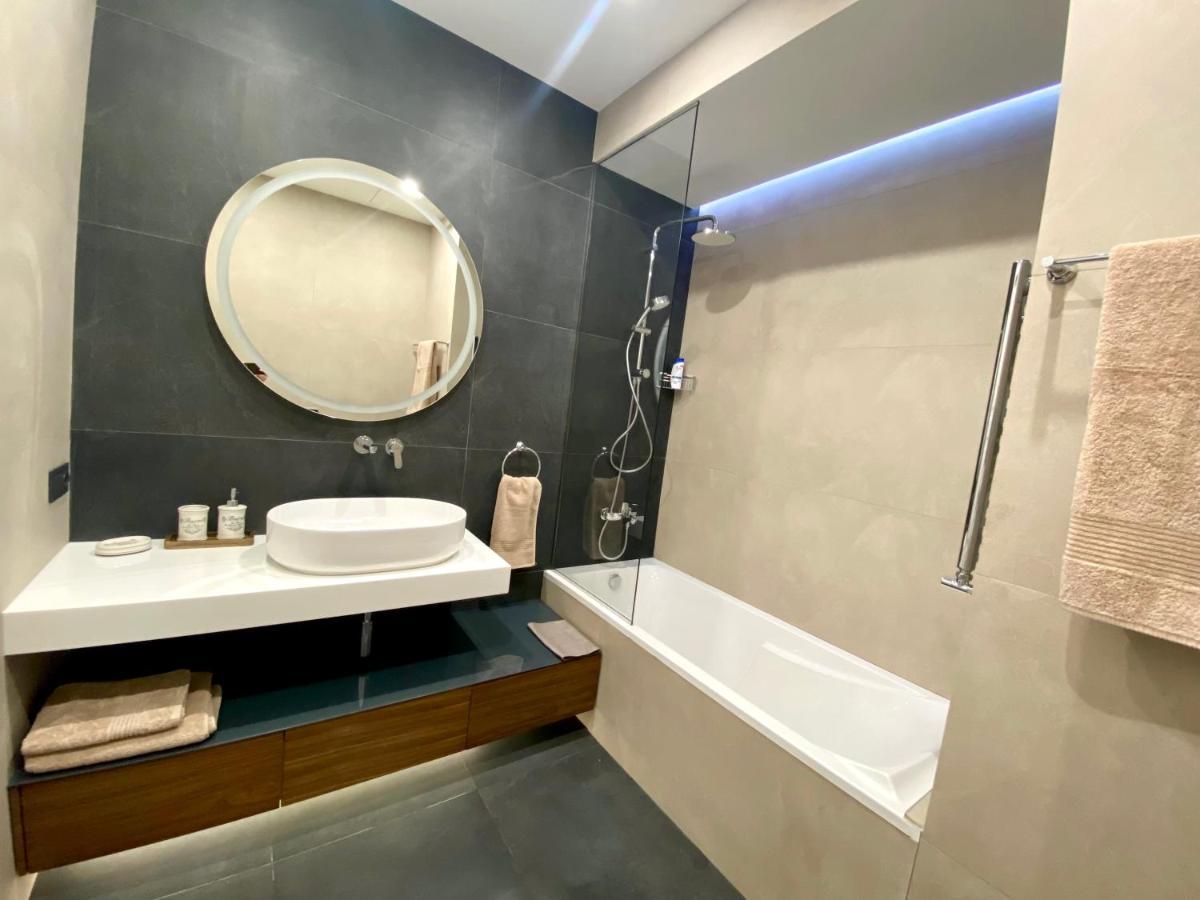 Heart Of Yerevan - City Center Luxury Apartments Buitenkant foto